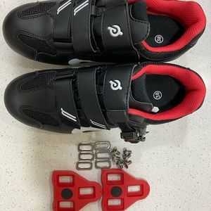 Peloton cycling size 7 (38) NEVER WORN W CLIPS